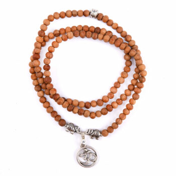 Bracelet Mala long bois de santal avec charms OM